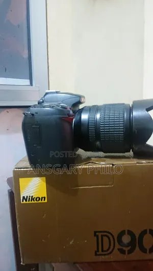 Nikon D90 24-105mm