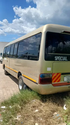 Toyota Coaster 2004 Gold