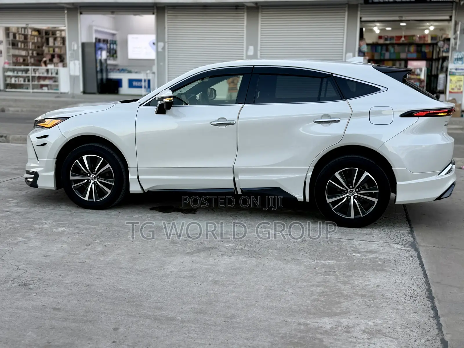 Toyota Harrier 2.0 2021 White