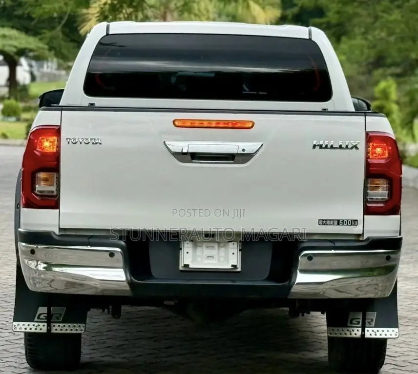 Toyota Hilux 2022 White