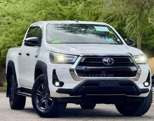 Toyota Hilux 2022 White