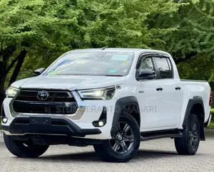 Toyota Hilux 2022 White