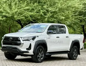 Toyota Hilux 2022 White