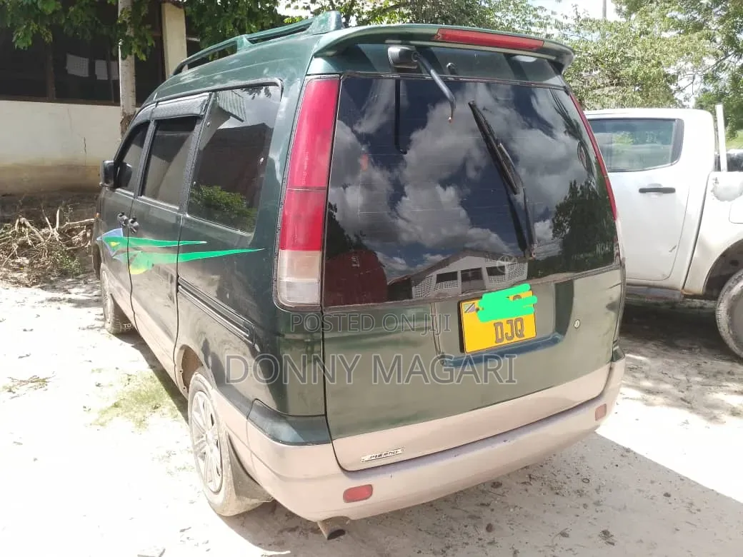 Toyota Noah 2001 Green