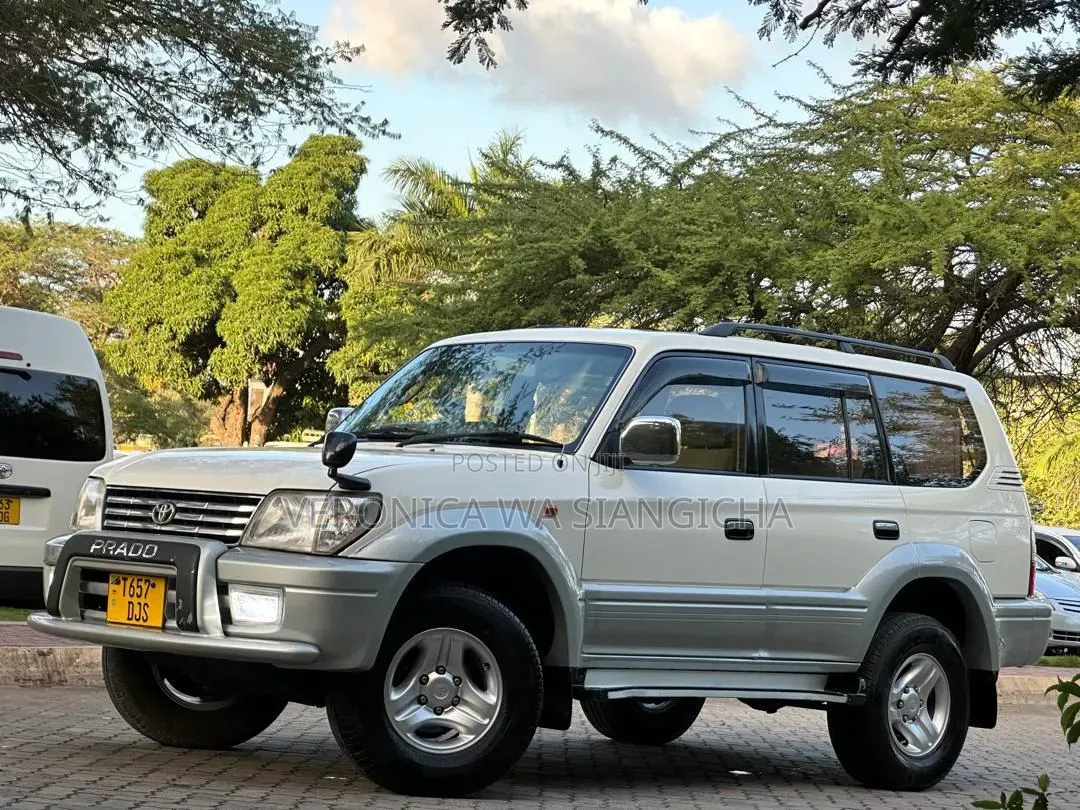 Toyota Land Cruiser Prado 2001 White