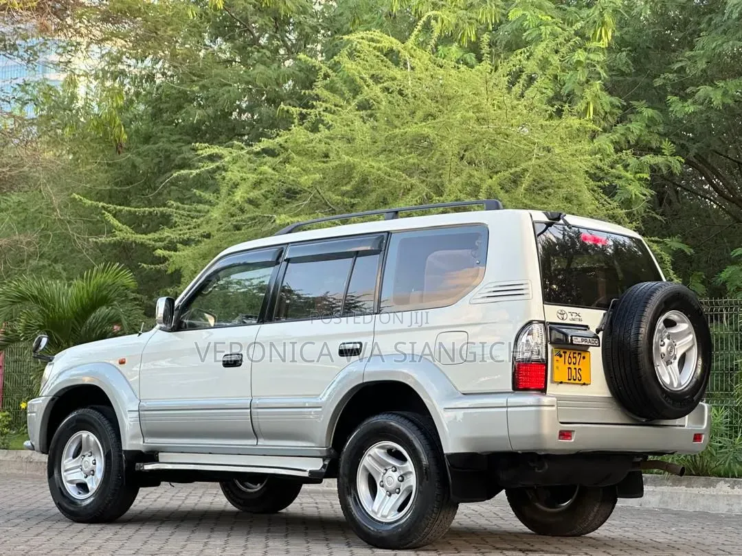 Toyota Land Cruiser Prado 2001 White