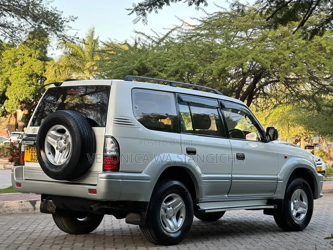 Toyota Land Cruiser Prado 2001 White