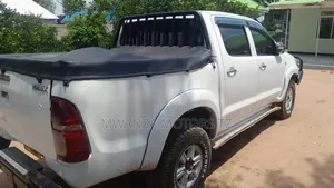 Toyota Hilux 2009 White