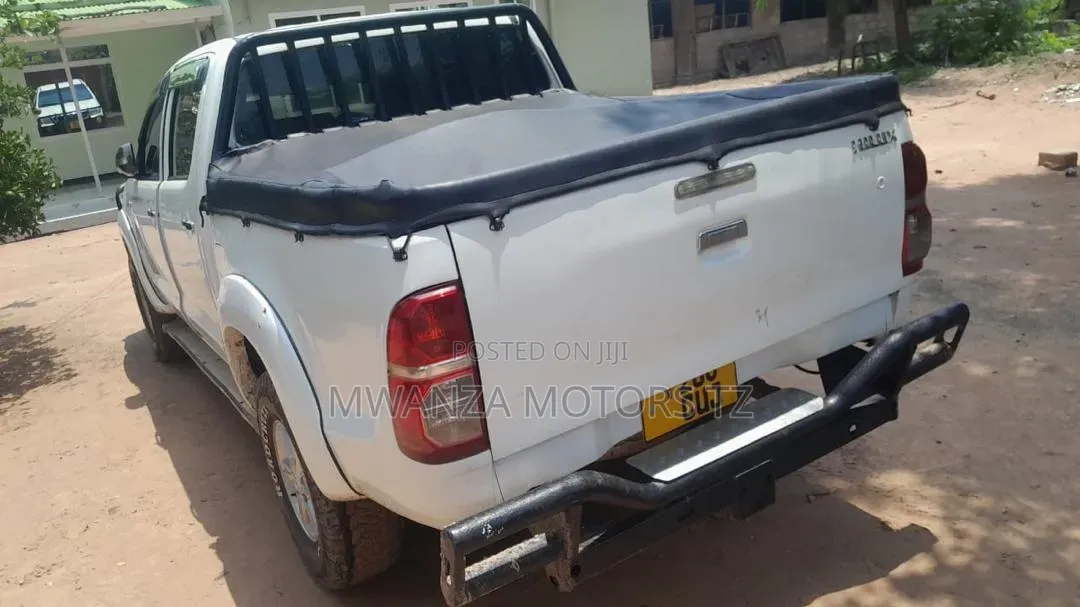 Toyota Hilux 2009 White