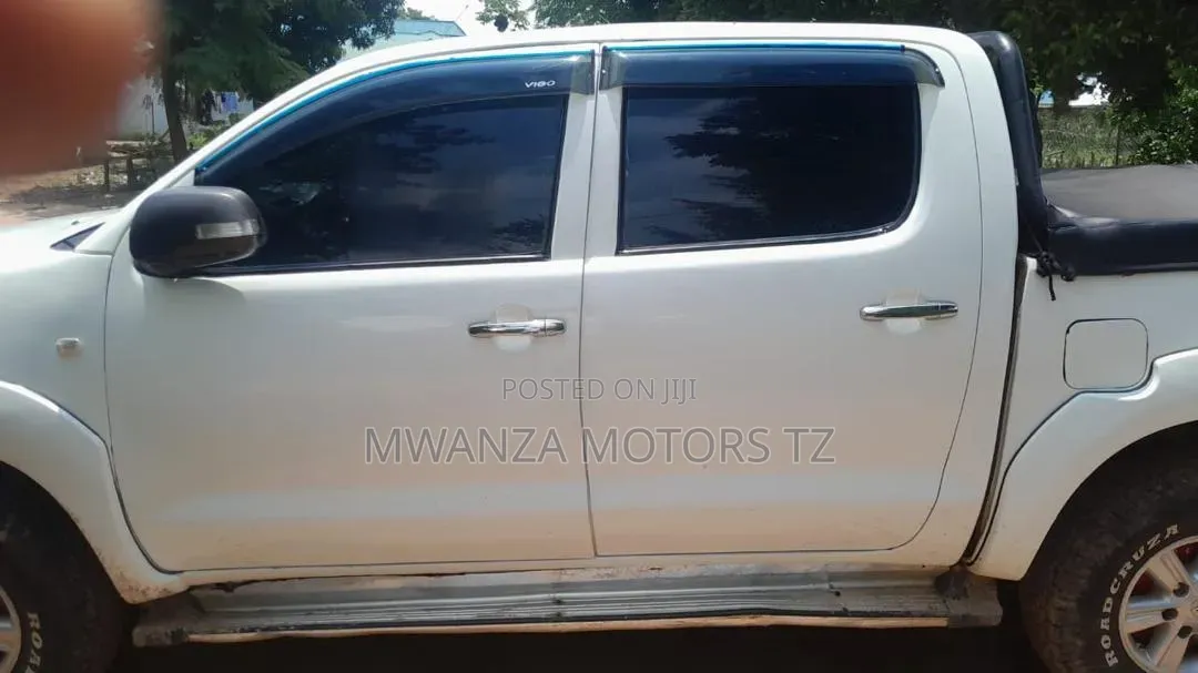 Toyota Hilux 2009 White