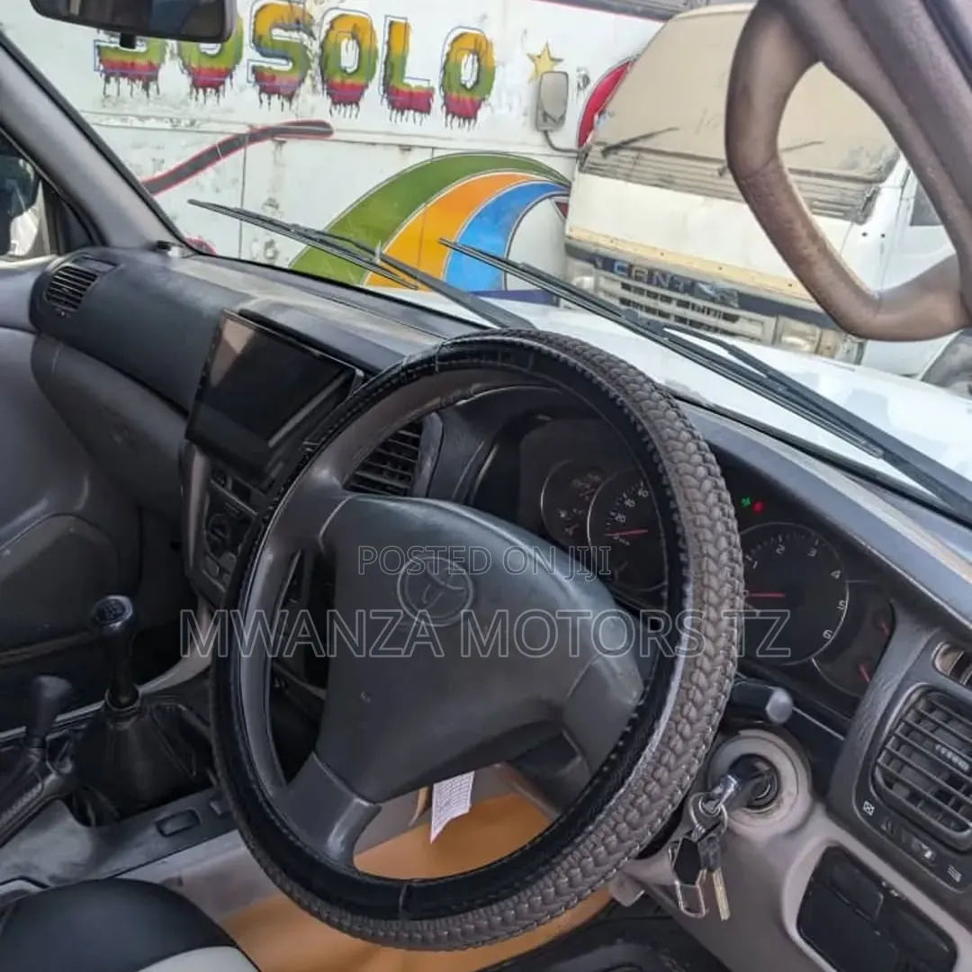 Toyota Hilux 2009 White