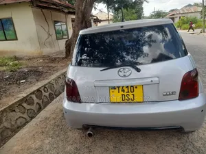 Toyota IST 2003 Silver