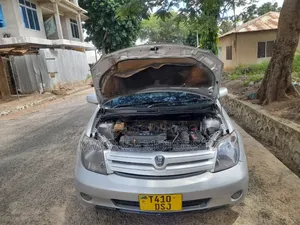 Toyota IST 2003 Silver