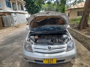 Toyota IST 2003 Silver