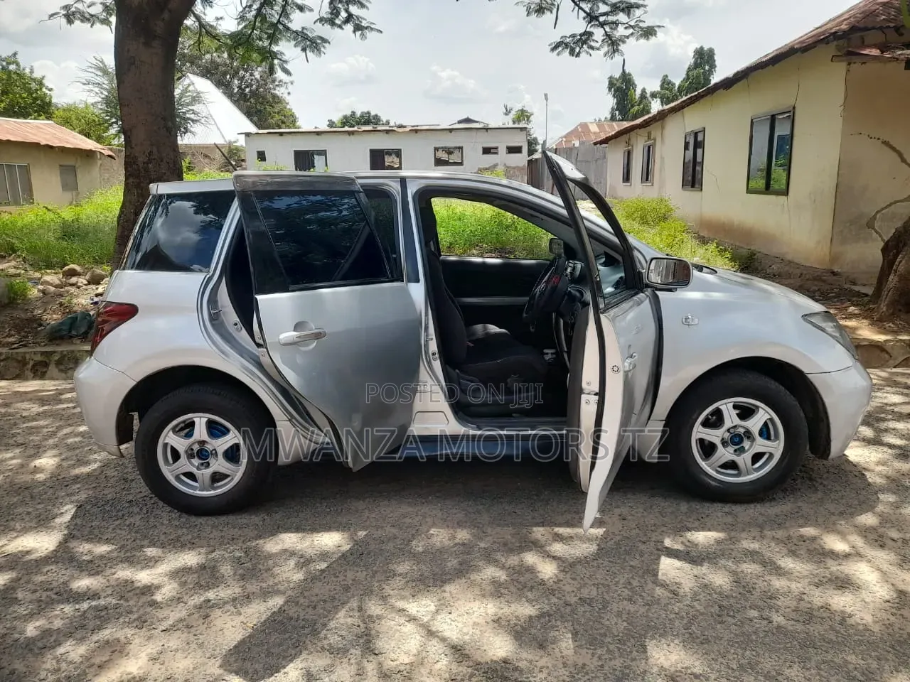 Toyota IST 2003 Silver