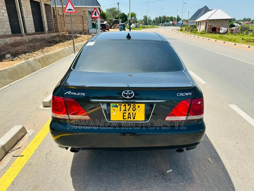 Toyota Crown 2004 Black