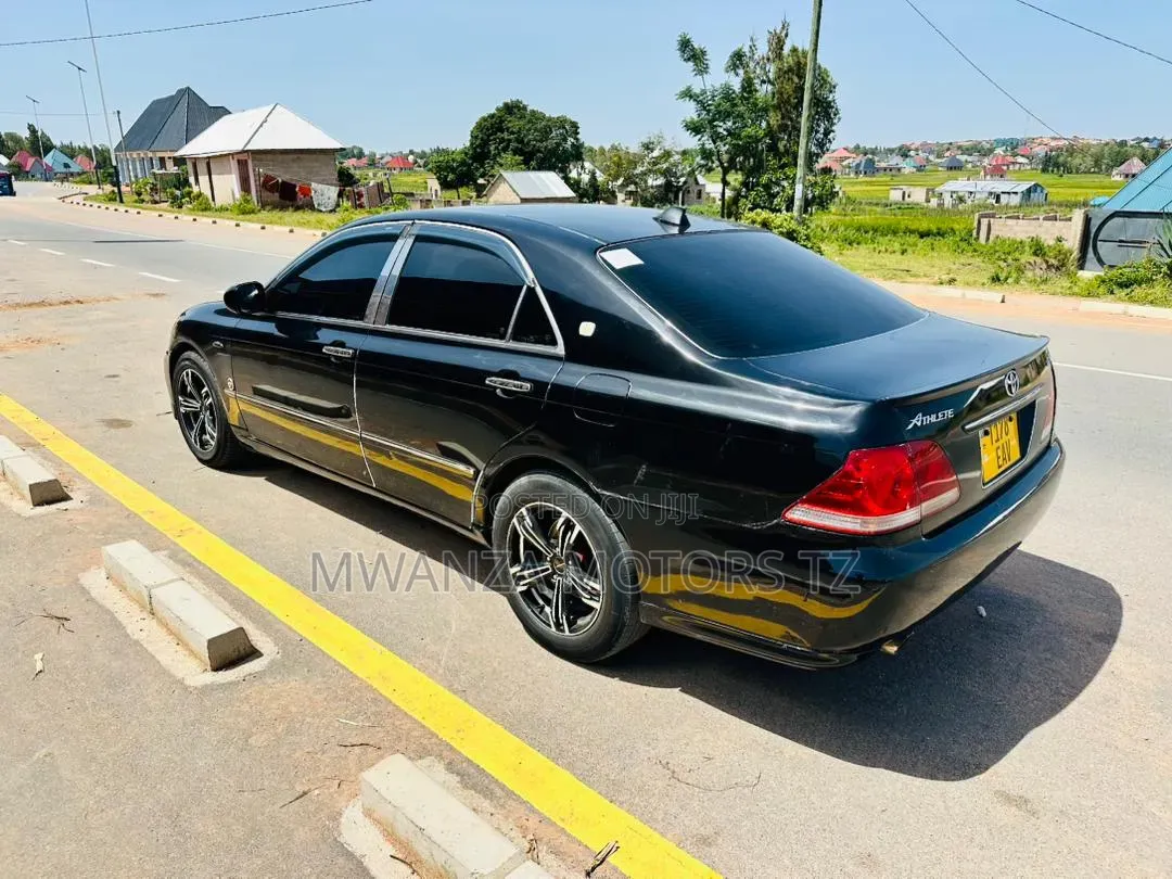 Toyota Crown 2004 Black