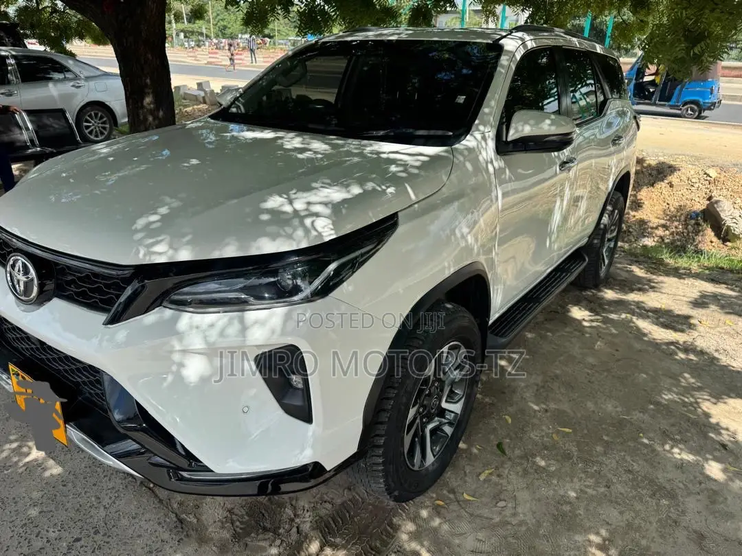 Toyota Fortuner 2023 White