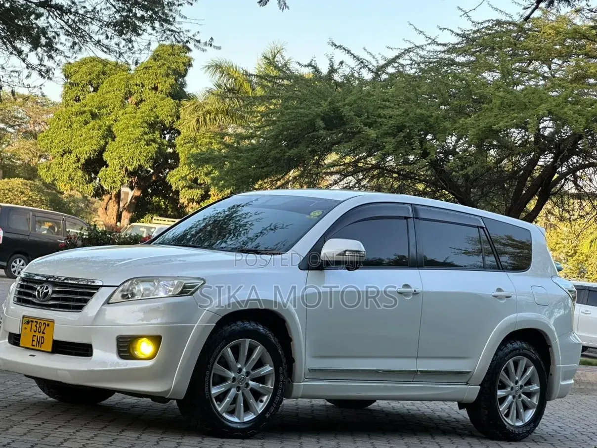 Toyota Vanguard 2012 White