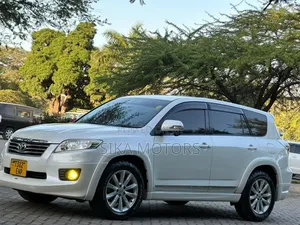 Toyota Vanguard 2012 White