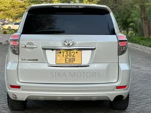 Toyota Vanguard 2012 White