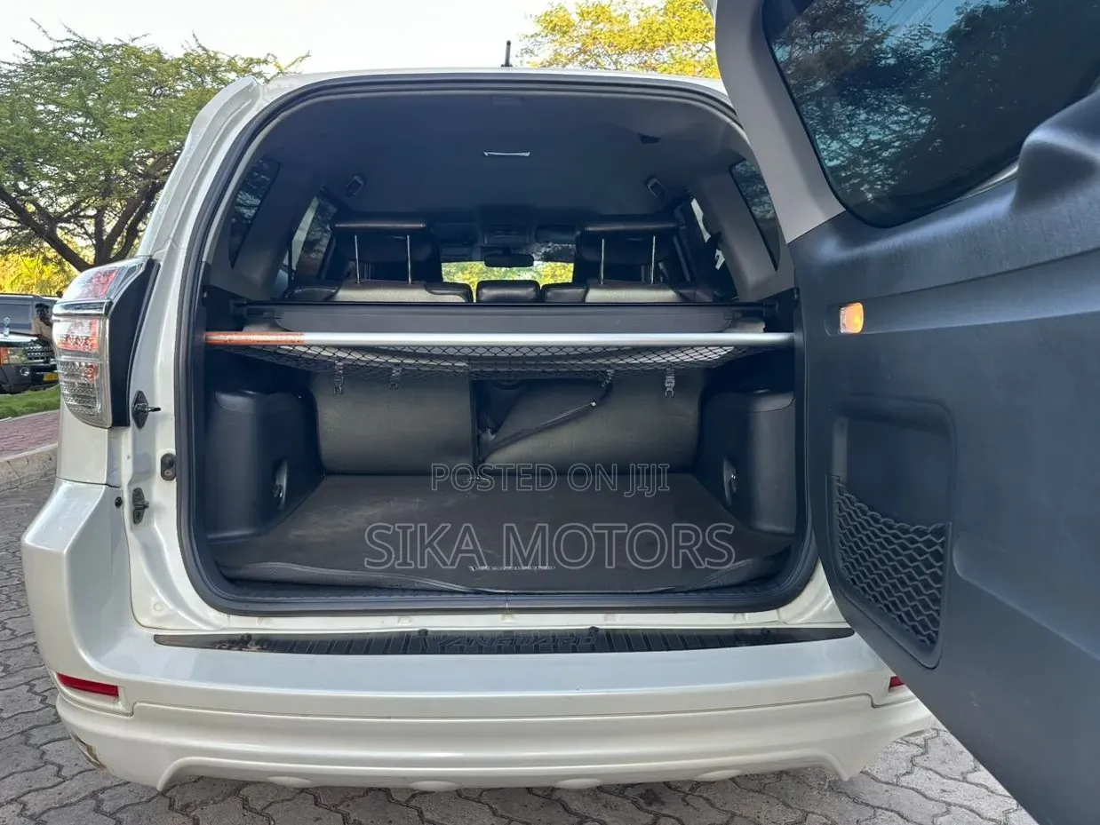 Toyota Vanguard 2012 White