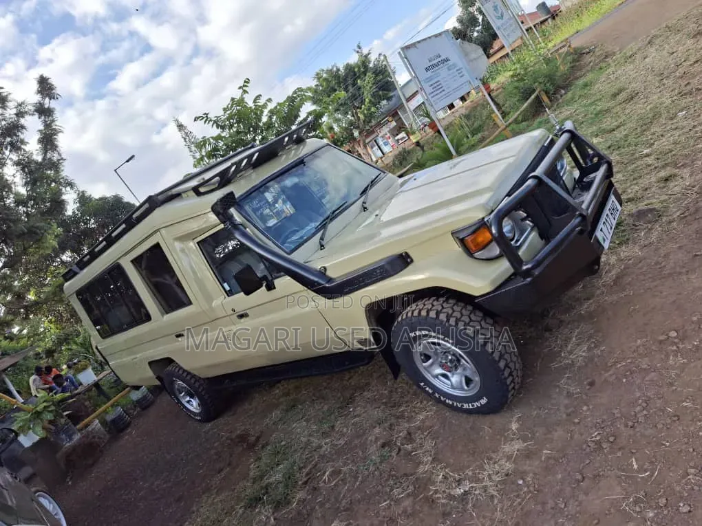 Toyota Land Cruiser 2001 Beige