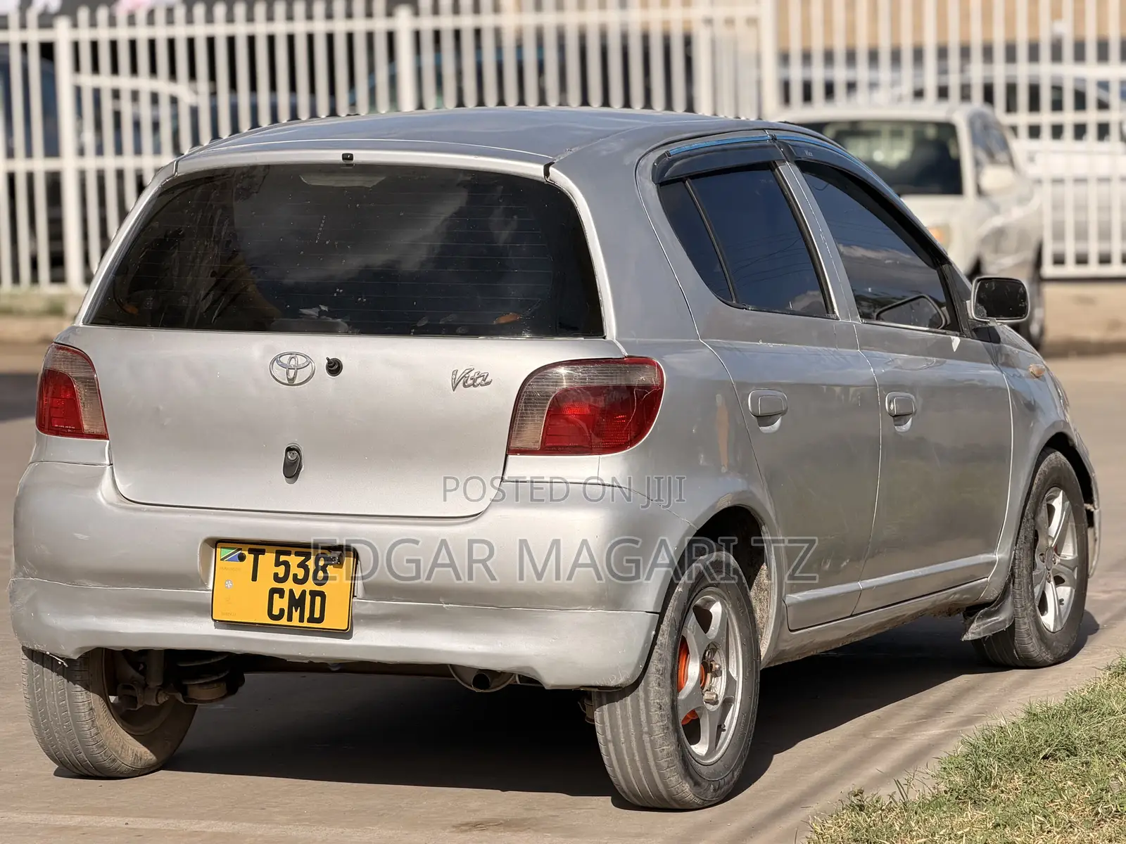 Toyota Vitz 2002 Silver