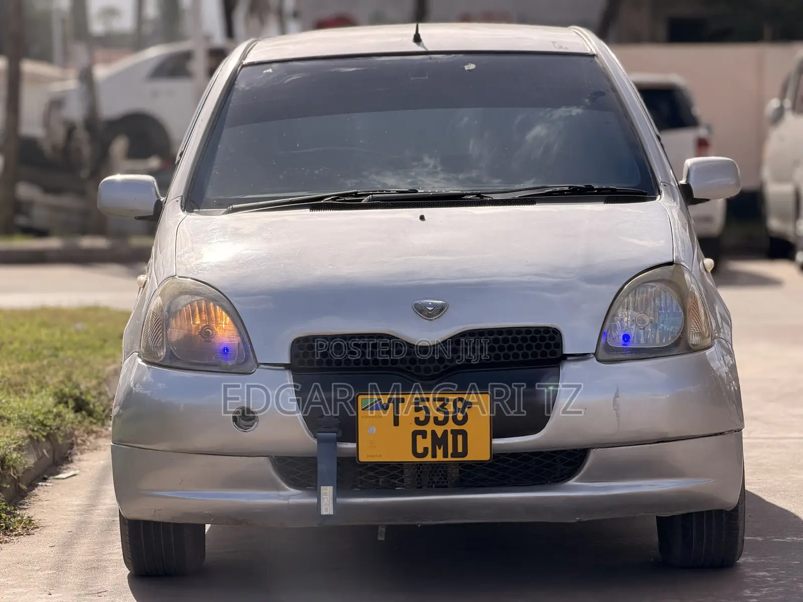 Toyota Vitz 2002 Silver