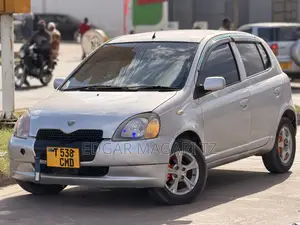 Toyota Vitz 2002 Silver