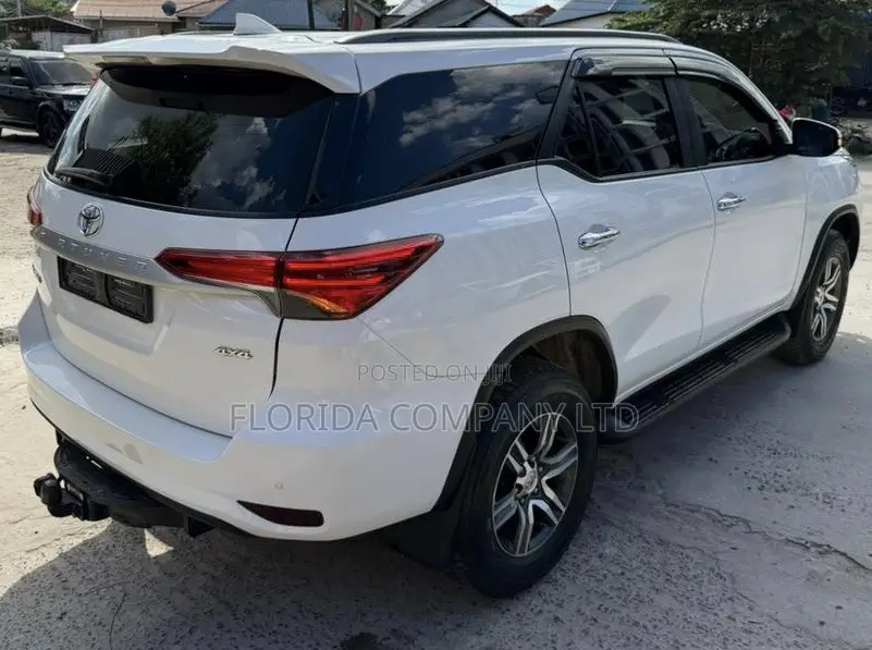 Toyota Fortuner 2022 White