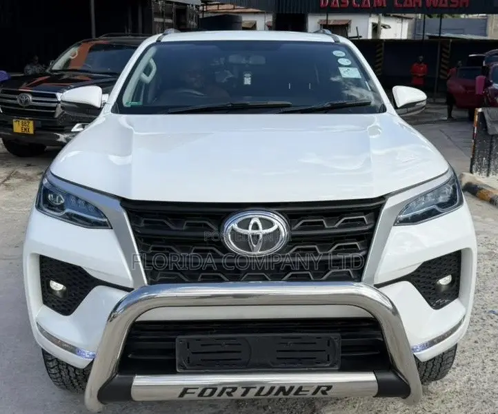Toyota Fortuner 2022 White