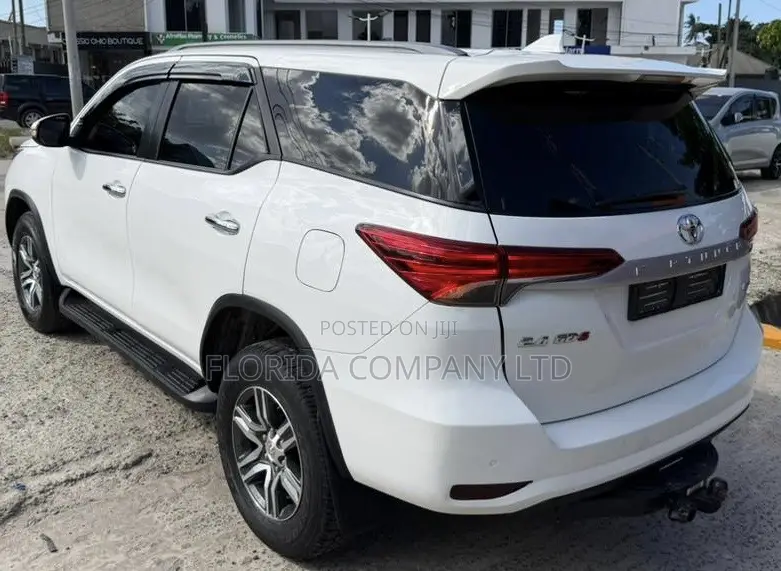Toyota Fortuner 2022 White