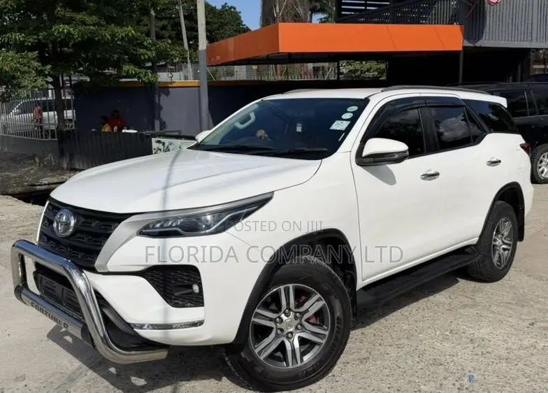 Toyota Fortuner 2022 White
