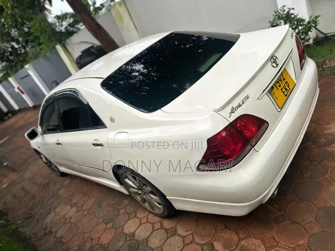 Toyota Crown 2006 White
