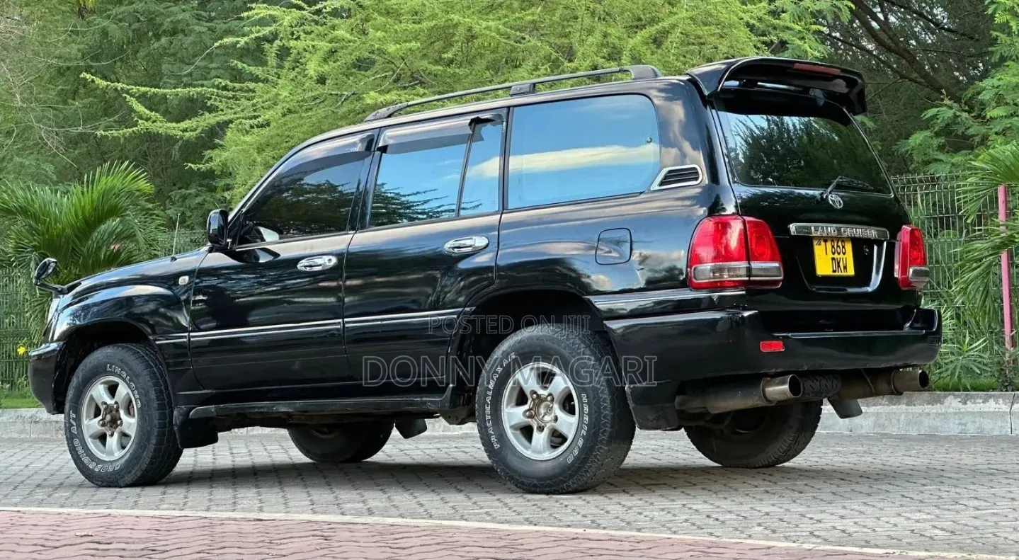 Toyota Land Cruiser HDJ 100 2001 Black