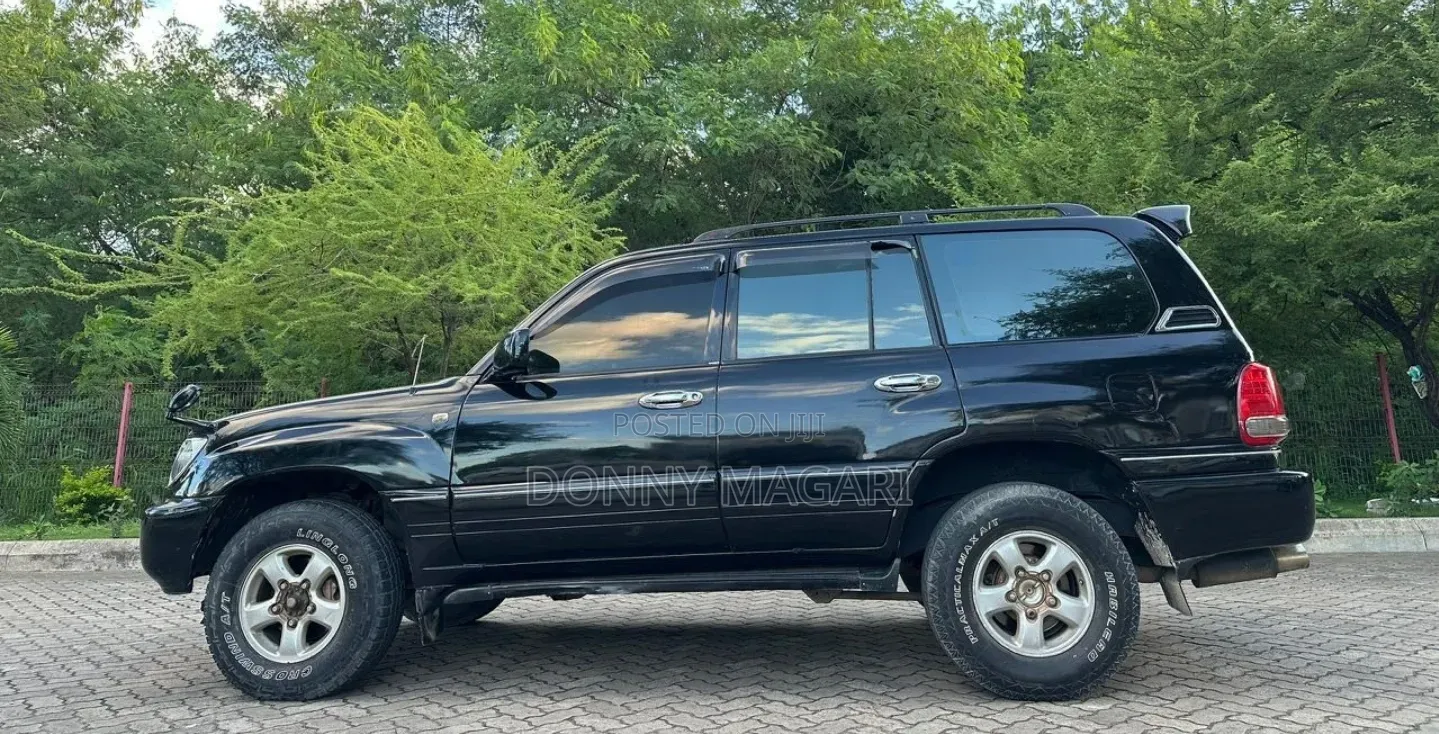 Toyota Land Cruiser HDJ 100 2001 Black