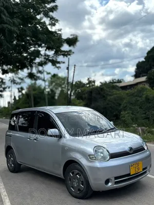 Toyota Sienta 2005 Silver