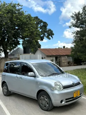 Toyota Sienta 2005 Silver