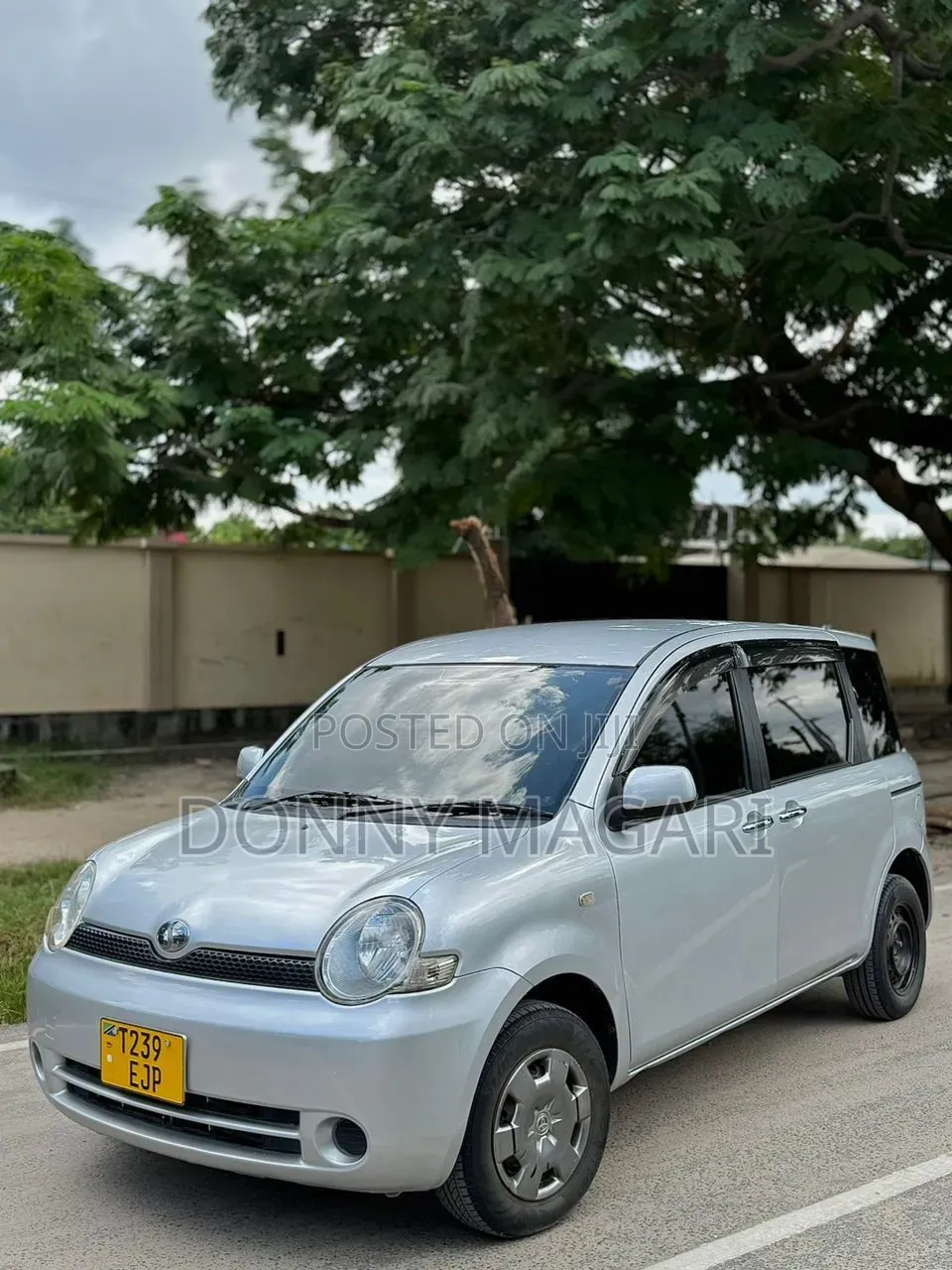Toyota Sienta 2005 Silver