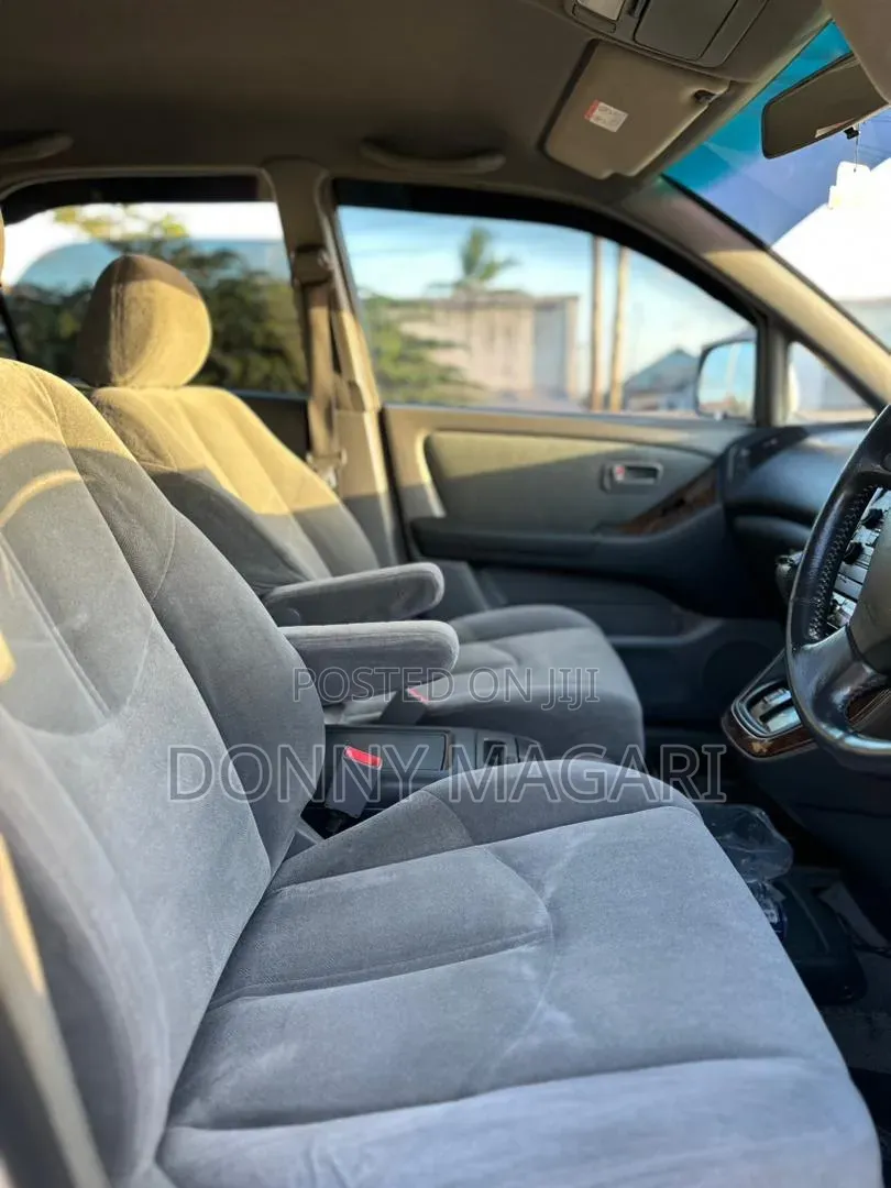 Toyota Harrier 2004 Silver