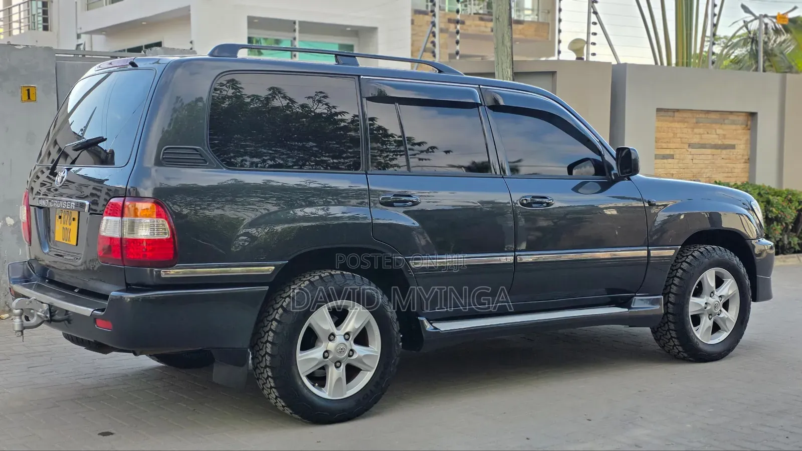 Toyota Land Cruiser 2005 Gray