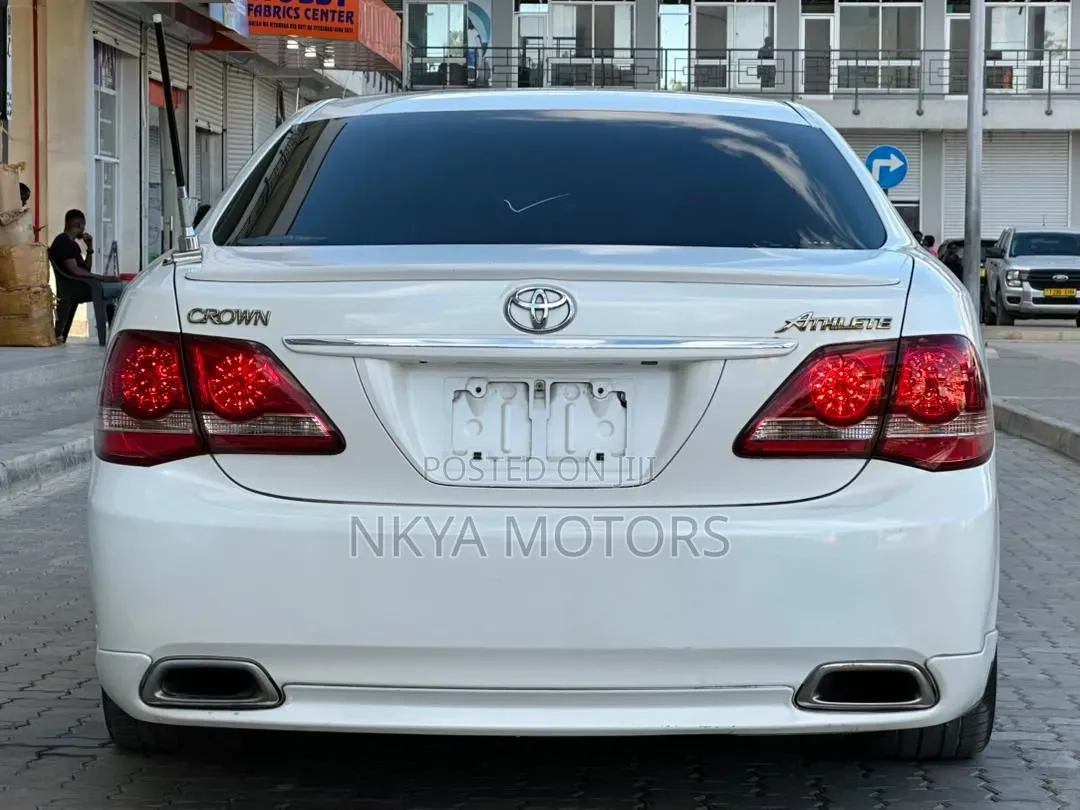 Toyota Crown 2010 Pearl