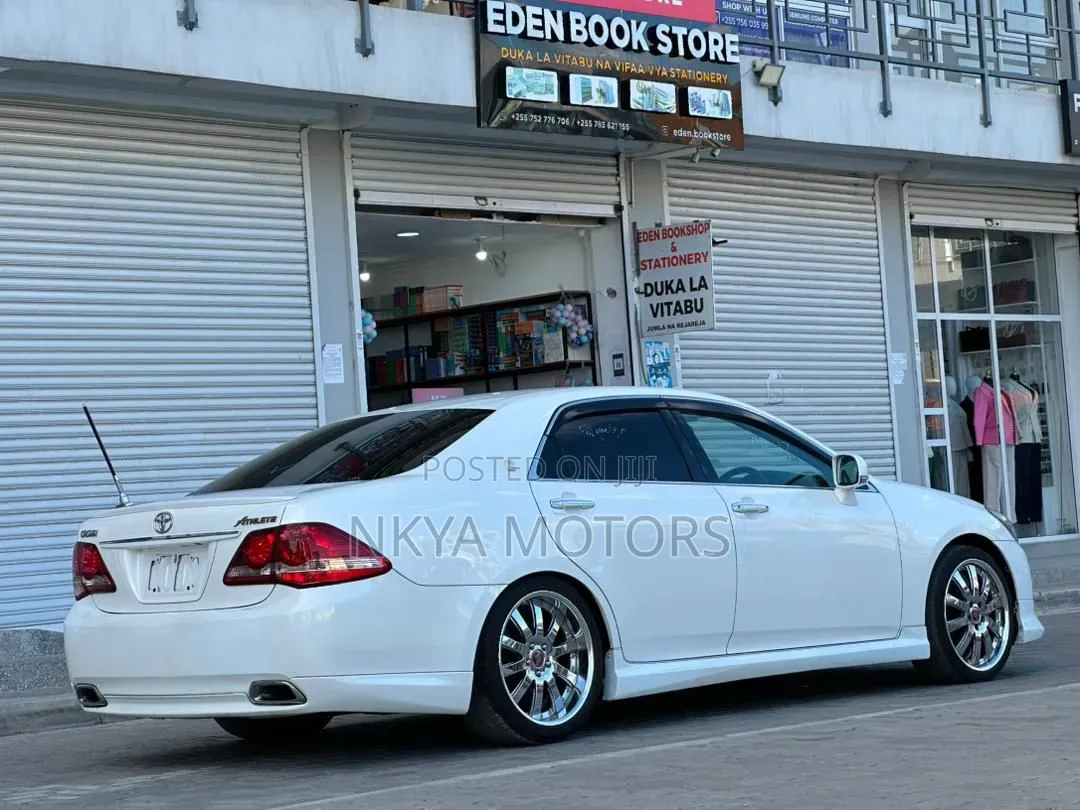 Toyota Crown 2010 Pearl