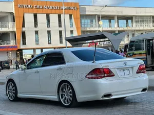 Toyota Crown 2010 Pearl