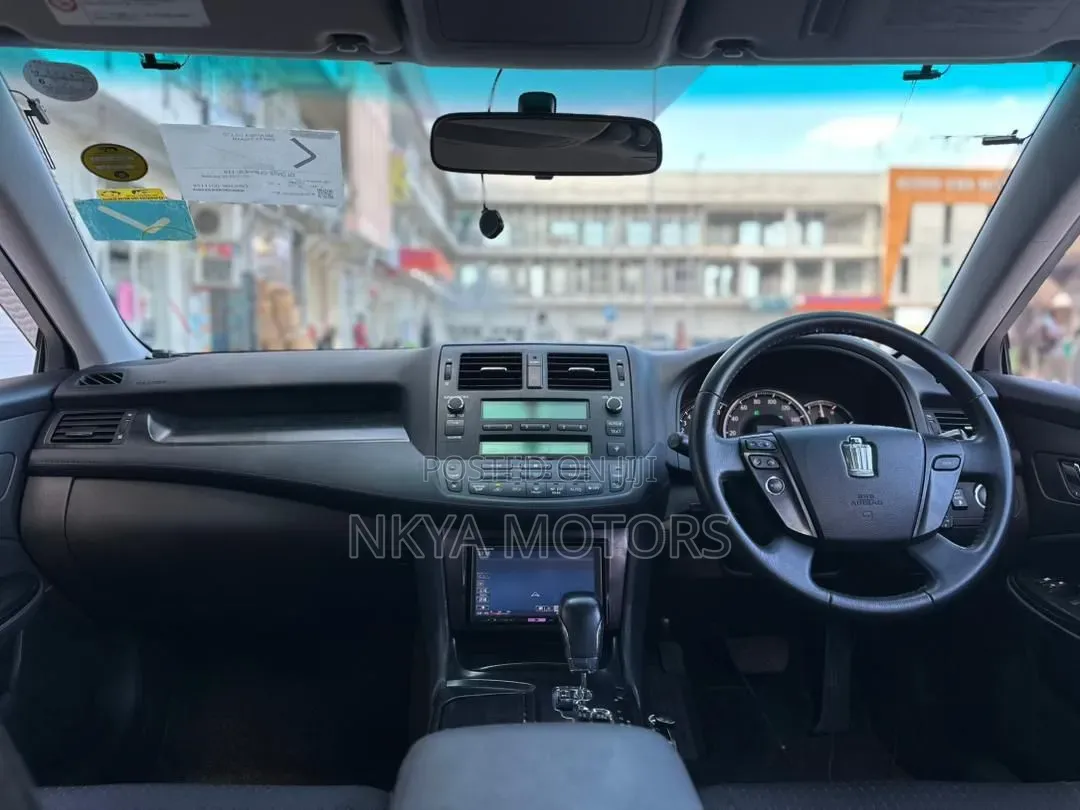 Toyota Crown 2010 Pearl