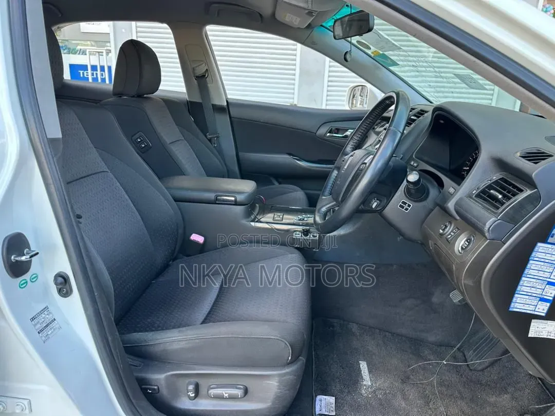 Toyota Crown 2010 Pearl