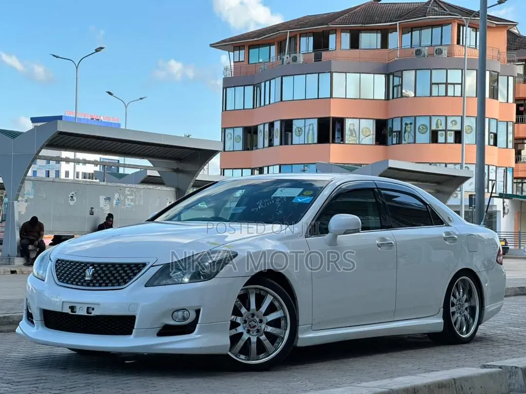 Toyota Crown 2010 Pearl