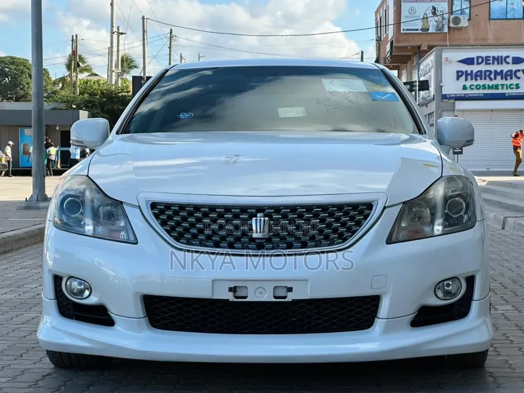 Toyota Crown 2010 Pearl