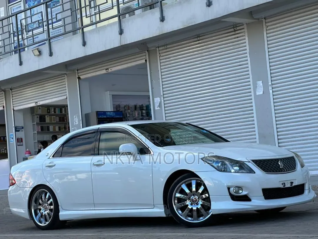 Toyota Crown 2010 Pearl